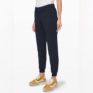 EUC Lululemon On the Fly Jogger *Luxtreme Size 8